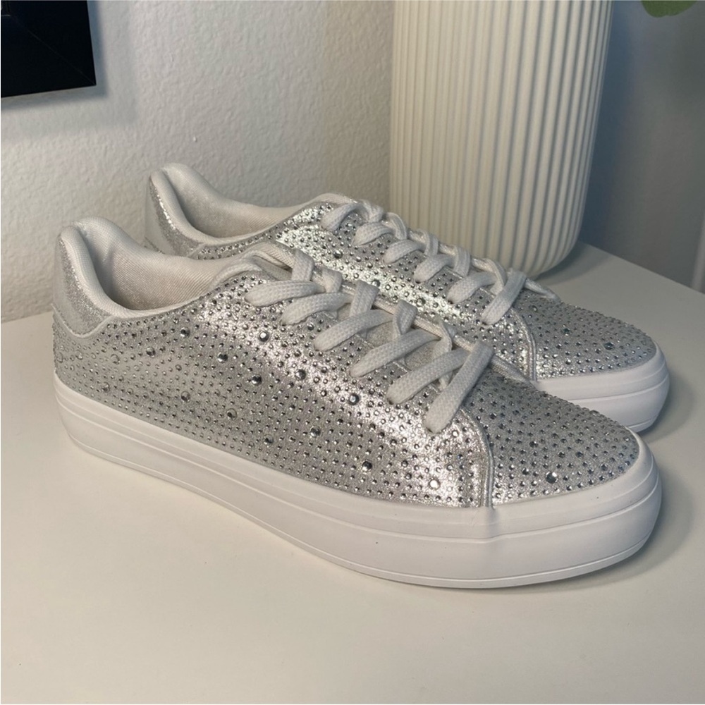 SO Good For Life "Yeasley" women’s Silver Rhinestone Sneakers size 9 brand new